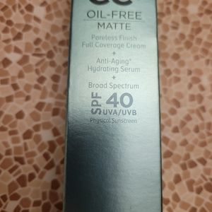 Foundation with hydrating serum and sunscreen